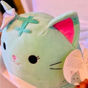 Tres’zure 16” Squishmallow cat with bow (NWT)
